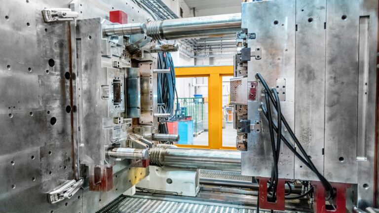 What is injection molding? - Kuraray Elastomer